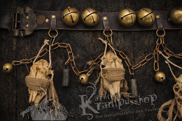 Urige Knochenschädel mit Karabiner