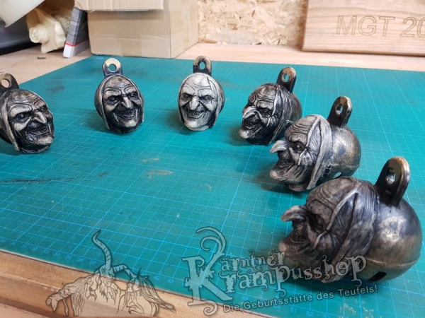 Hells Bells Schelle Hexe