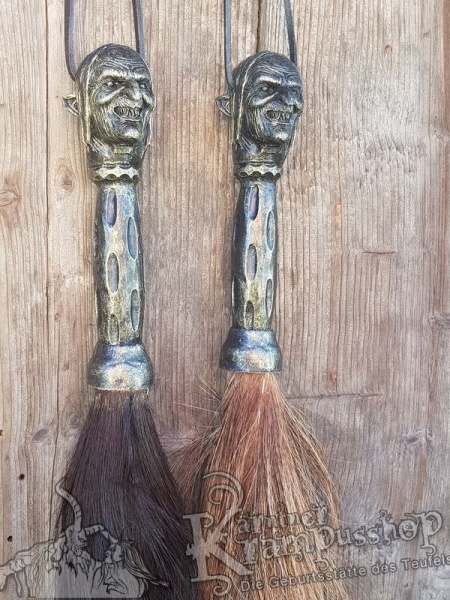 Pferdeschweif mit Stilgriff Hexe