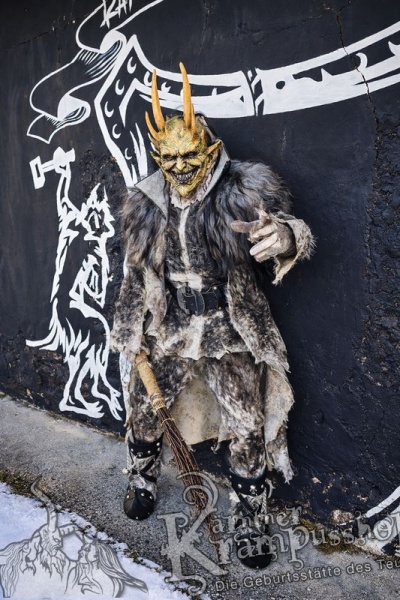 Hose Pullover mit Überwurf und Rückenpanzer Neu