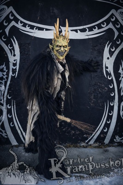 Hose Pullover mit Überwurf und Rückenpanzer Neu