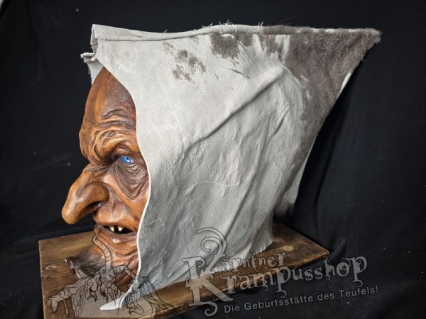 Kaputze Grau Ledrig SPITZ nach HINTEN