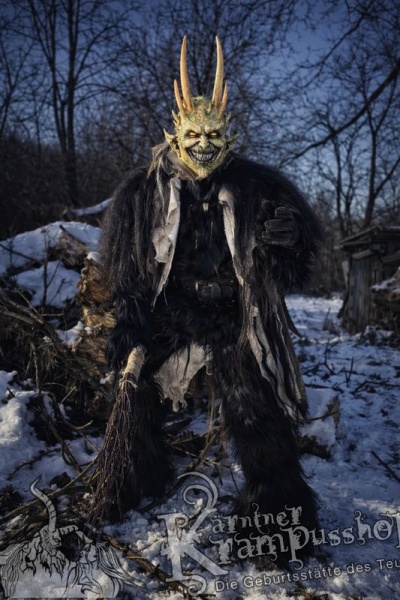 Hose Pullover mit Überwurf und Rückenpanzer Neu