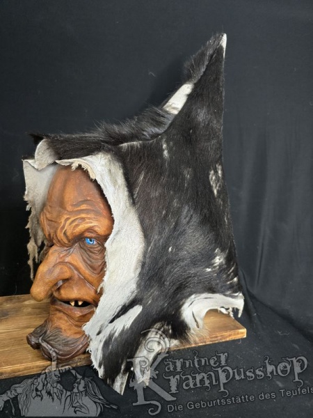 Kaputze BRAUN Rassiert SPITZ nach OBEN