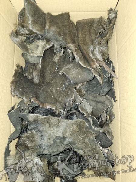 Ledrige Fellreste Hirsch und Gams Schwarz Gefärbt