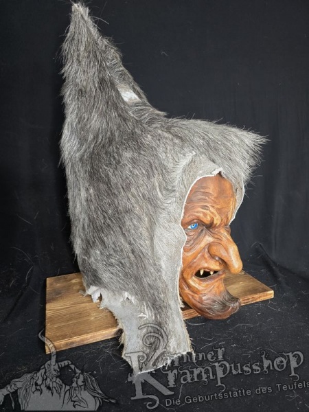 Kaputze GRAU Rassiert SPITZ nach OBEN