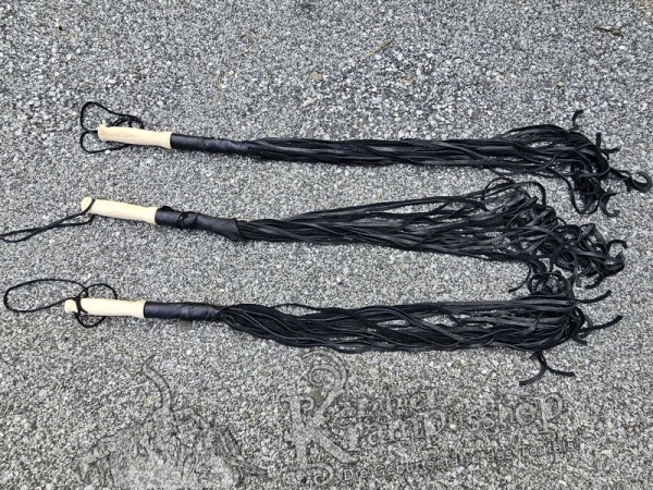 Lederpeitsche in Schwarz