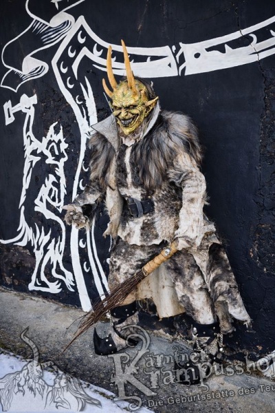 Hose Pullover mit Überwurf und Rückenpanzer Neu