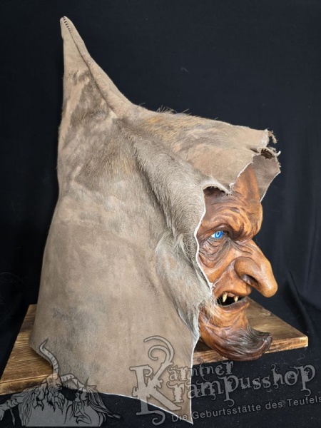 Kaputze BRAUN Ledrig SPITZ nach OBEN