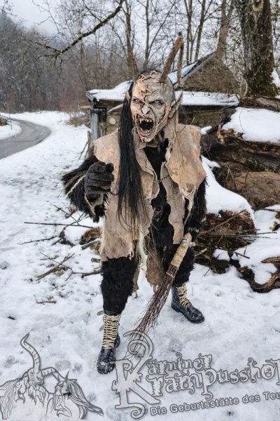 Hose Jacke Braun mit Überwurf