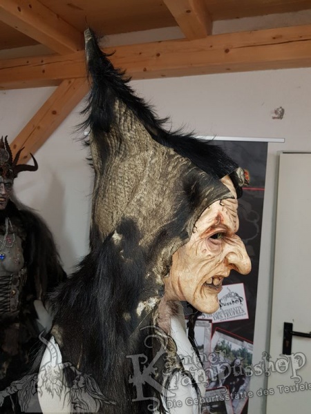 Spitzkaputze Schwarz rassiert