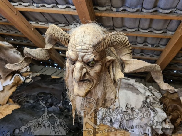 Heimische Widder NATUR Gerade gewachsen