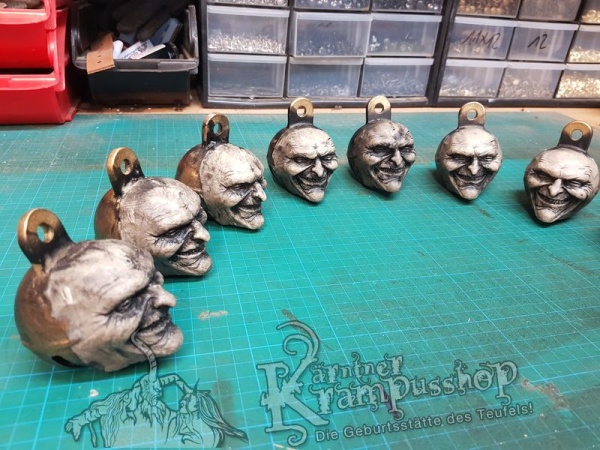 Hells Bells Schelle Krampus Grinser