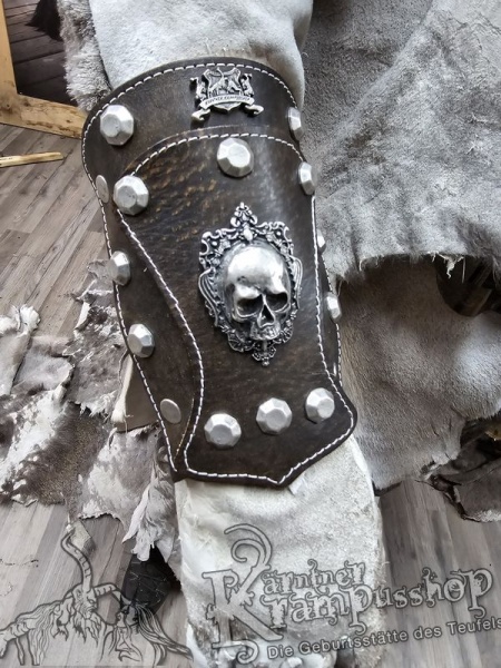 Handgamaschen Braun Modell Ornament Skull Klein