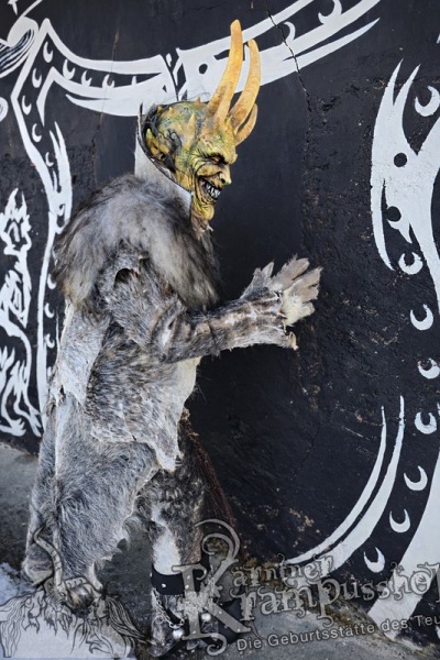 Hose Pullover mit Überwurf und Rückenpanzer Neu