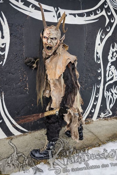 Hose Jacke Braun mit Überwurf