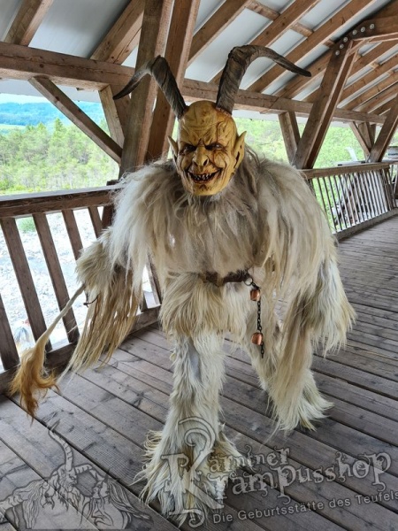 Hose Jacke mit Yak und Pferdeschweife