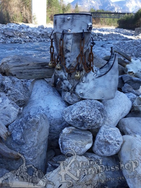 Krampusstiefel mit Spitzen Ledrig Grau Antik