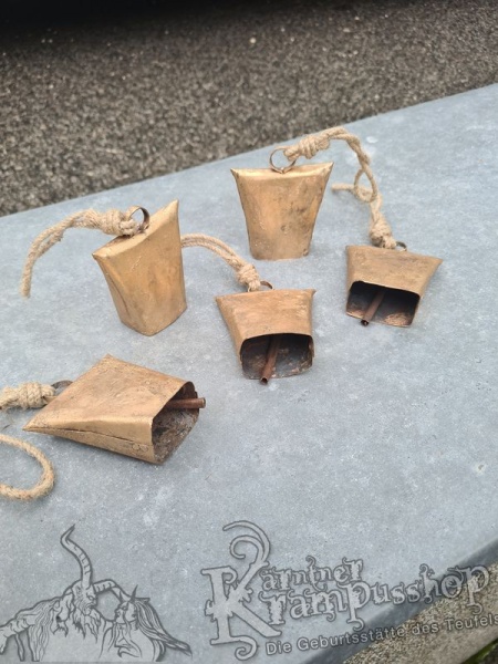 Urige Kuhbeutel eckig Antik am Strick Abverkauf