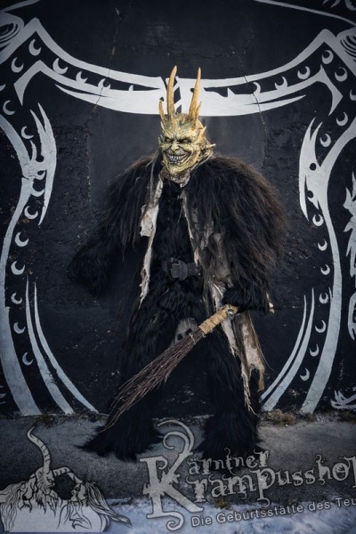 Hose Pullover mit Überwurf und Rückenpanzer Neu