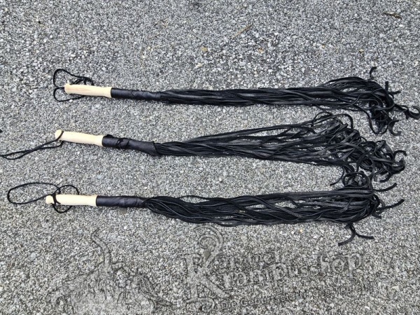 Lederpeitsche in Schwarz