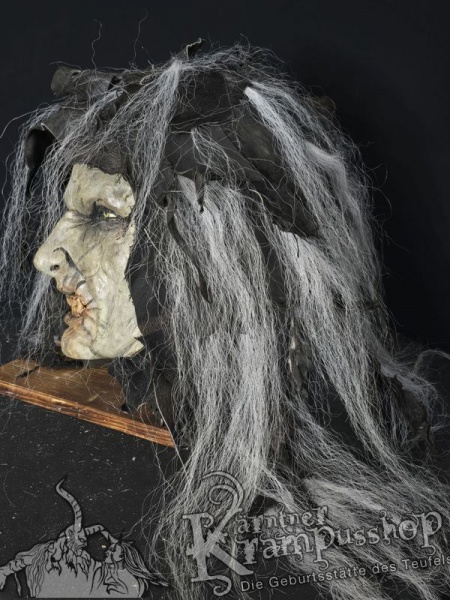 Kopffell Schwarz Fetzig mit Weißen Yaksträhnen