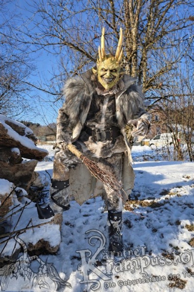 Hose Pullover mit Überwurf und Rückenpanzer Neu