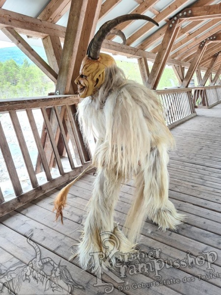 Hose Jacke mit Yak und Pferdeschweife