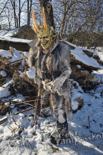 Hose Pullover mit Überwurf und Rückenpanzer Neu