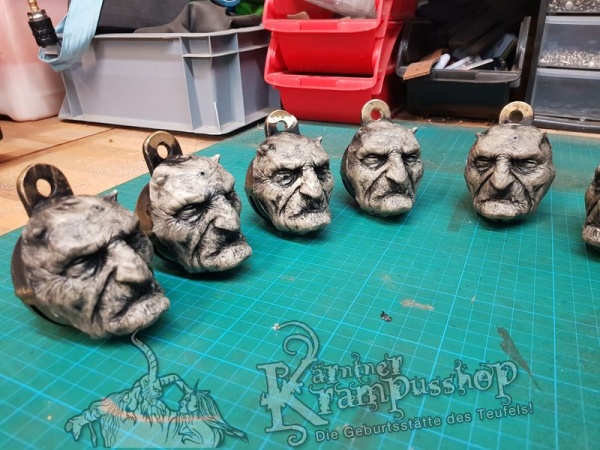 Hells Bells Schelle Alter Mann