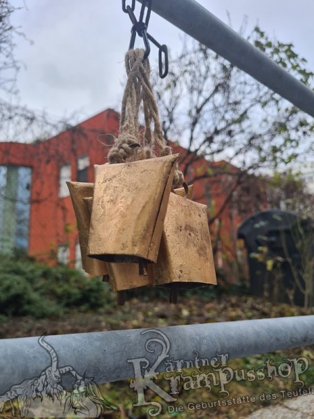 Urige Kuhbeutel eckig Antik am Strick Abverkauf