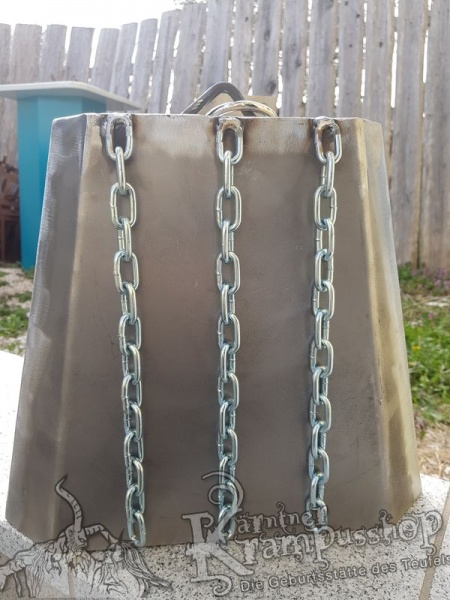 Balken-Trichterglocke Mittel Blank mit Kette
