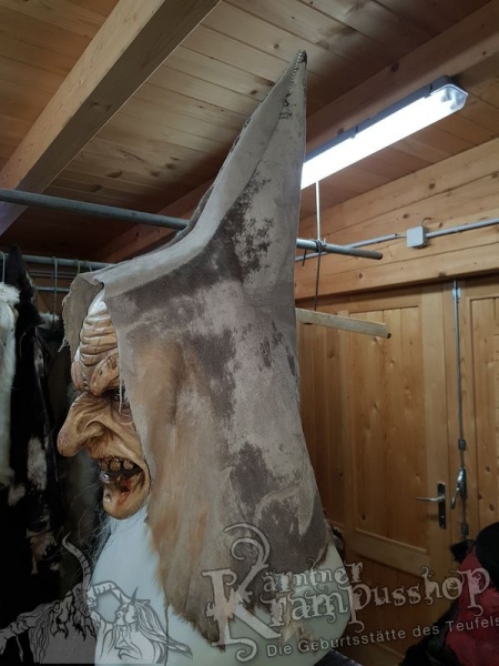 Spitzkaputze Grau Ledrig Antik