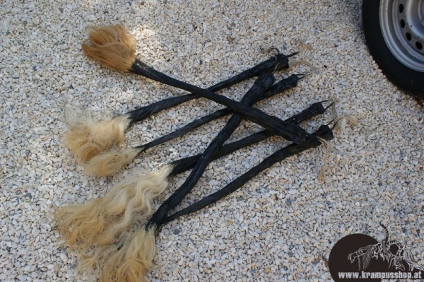 Latex Kuhschweife Farbe SCHWARZ