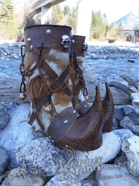 Krampusstiefel mit Spitzen Hellbraun Gefalzt