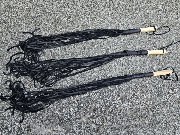 Lederpeitsche in Schwarz