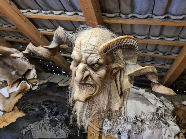 Heimische Widder NATUR Gerade gewachsen